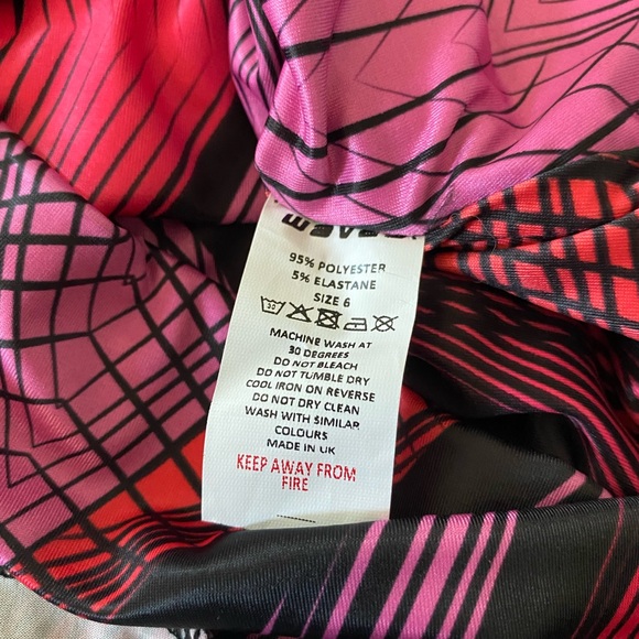 Wavey | NWT’s Y2K fit and flare abstract pattern mini dress - Picture 4 of 6